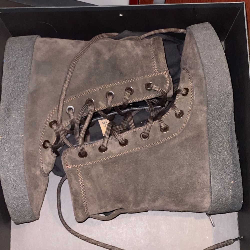 YEEZY SUEDE CREPE BOOT